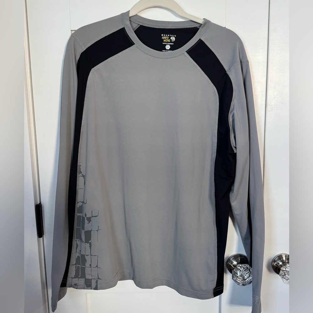 Men's Mountain Hardware Gray and Black Long Sleeve Shirt size M